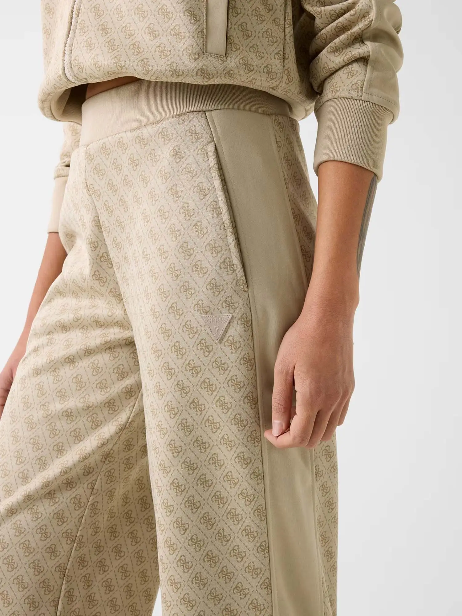 PANTALONE DONNA - GUESS ATHLEISURE BEIGE - V6RB09 K2042 - Image 3